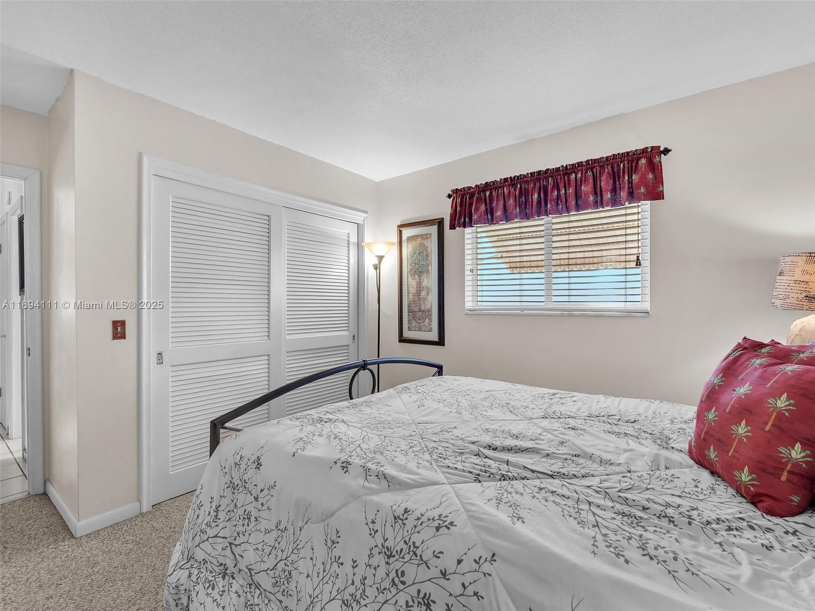 HOLLYWOOD LAKES SECTION - Residential