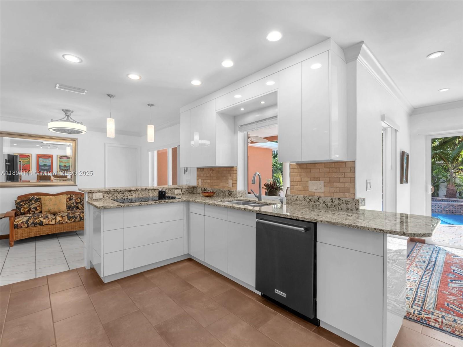 HOLLYWOOD LAKES SECTION - Residential