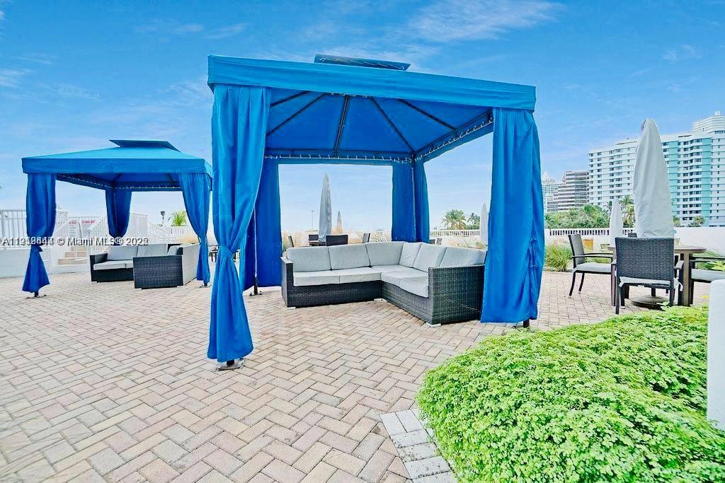 THE CARRIAGE HOUSE CONDO - Residential Lease