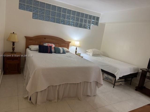THE CARRIAGE HOUSE CONDO - Residential Lease