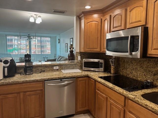 THE CARRIAGE HOUSE CONDO - Residential Lease