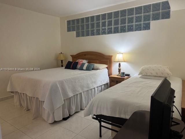 THE CARRIAGE HOUSE CONDO - Residential Lease