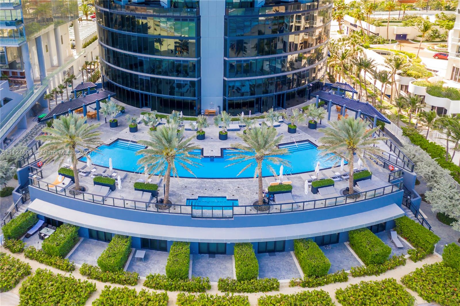 18555 COLLINS AVENUE COND - Residential