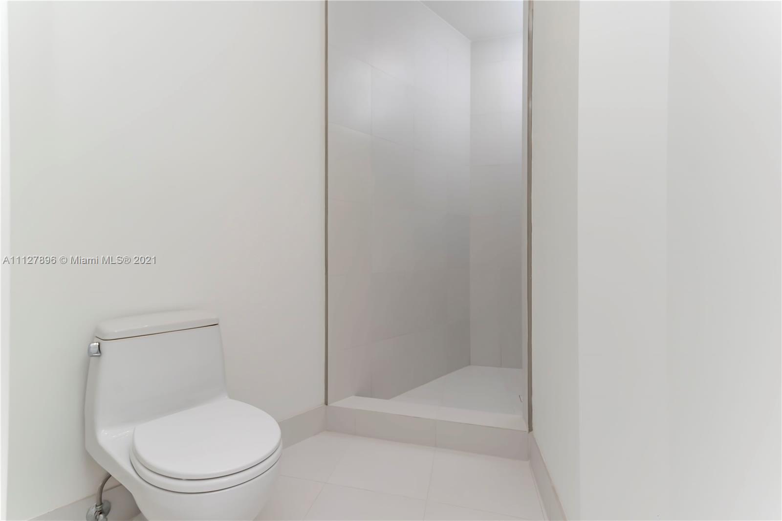 18555 COLLINS AVENUE COND - Residential