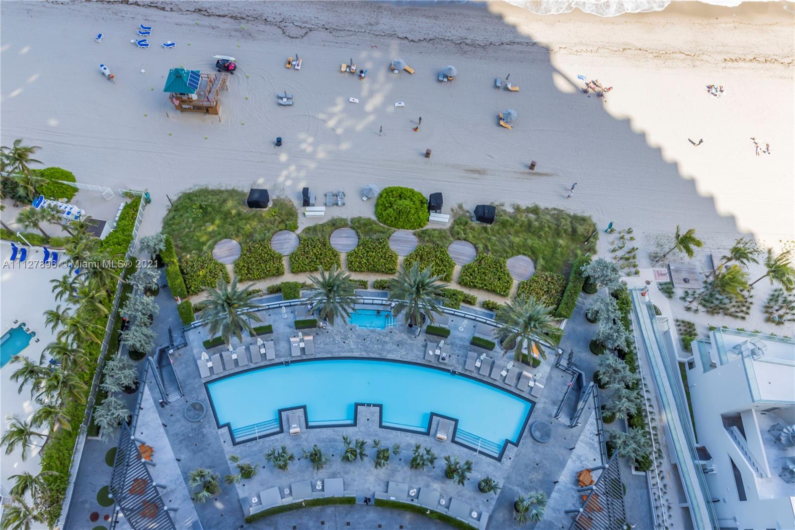 18555 COLLINS AVENUE COND - Residential