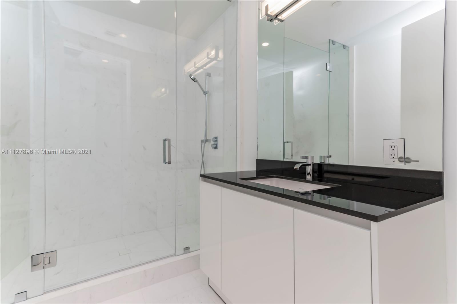 18555 COLLINS AVENUE COND - Residential