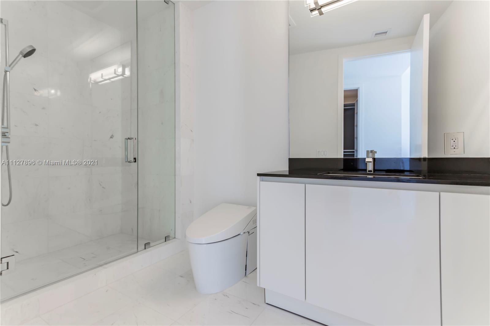 18555 COLLINS AVENUE COND - Residential