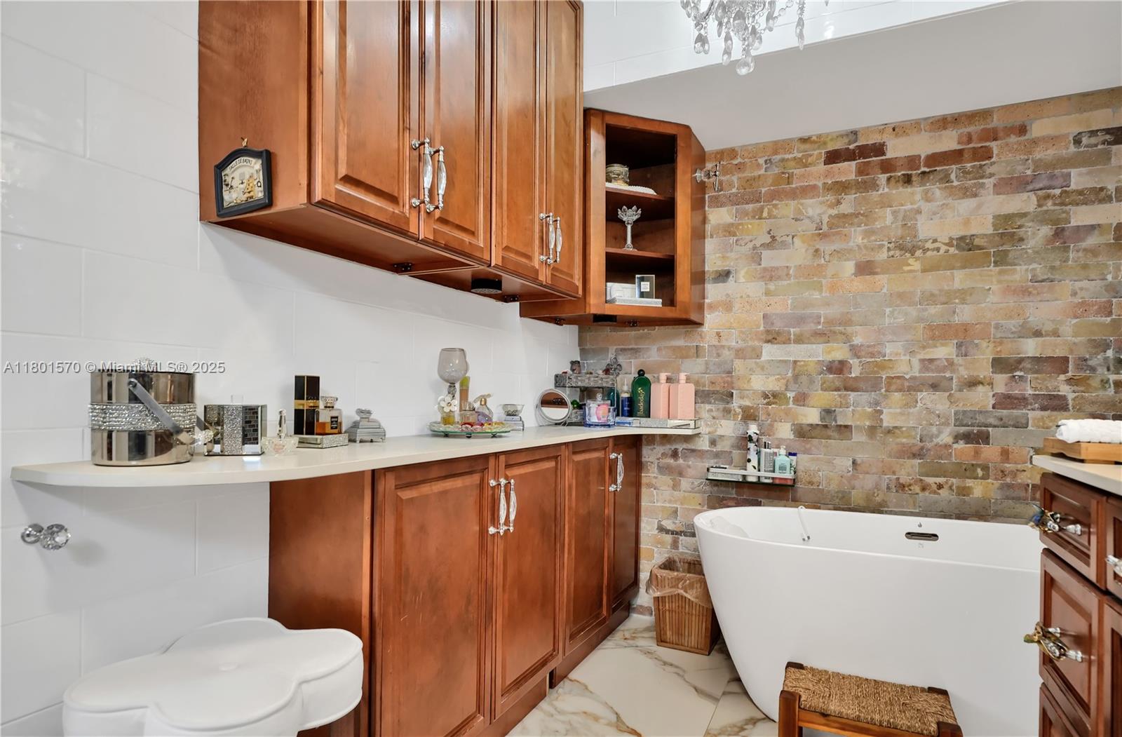NEW LAND GARDENS CONDO - Residential