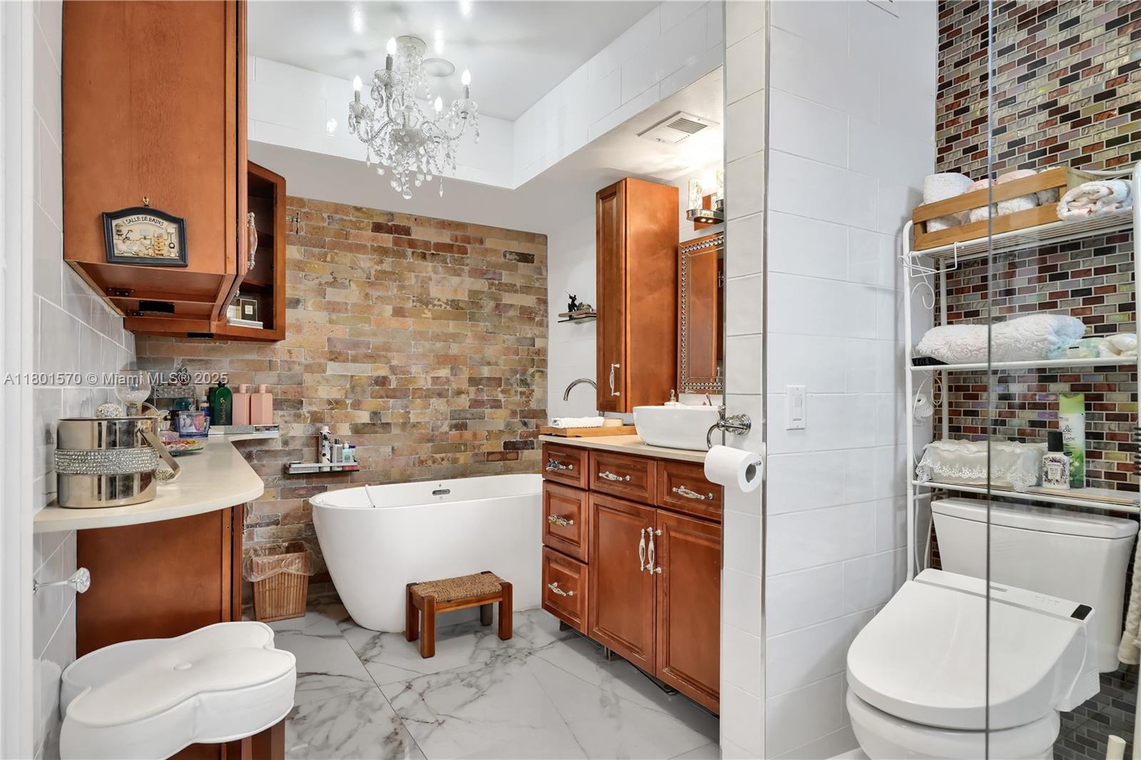 NEW LAND GARDENS CONDO - Residential
