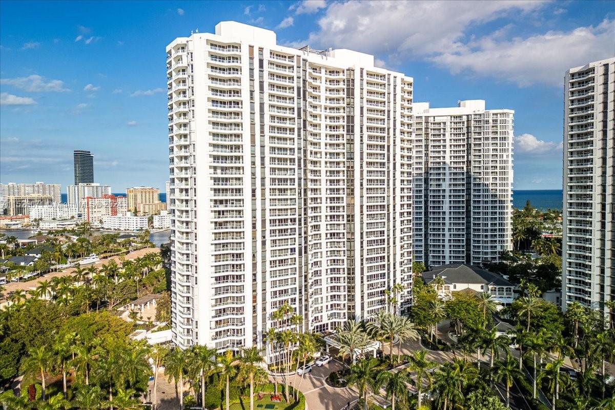 Property for Sale at 21205 Yacht Club Dr 308, Aventura, Miami-Dade County, Florida - Bedrooms: 4 
Bathrooms: 3  - $899,000