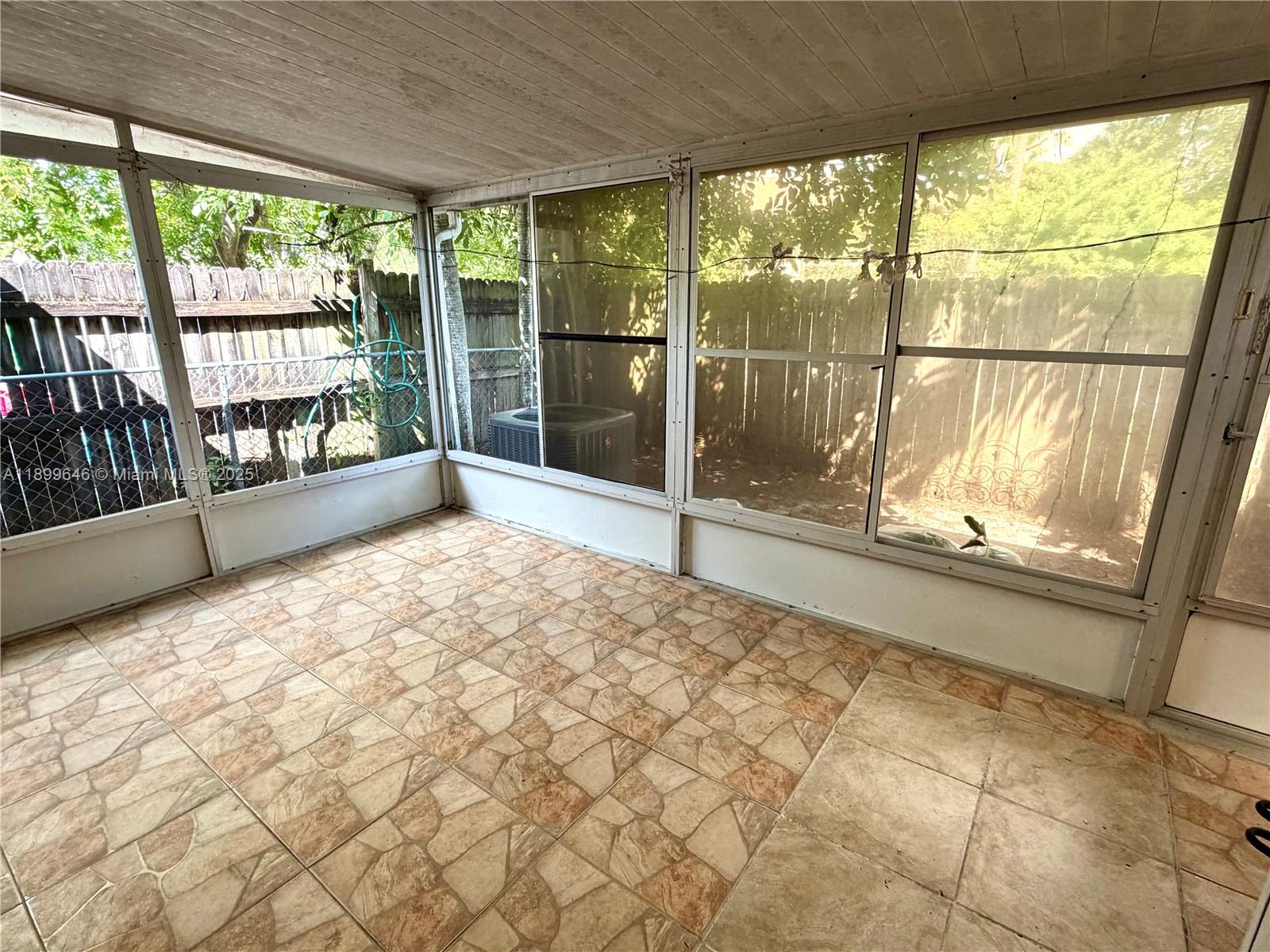 VILLA DEL TRIO - Residential