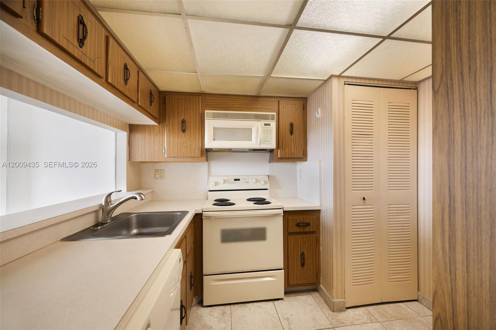 CHARTER CLUB CONDO - Residential