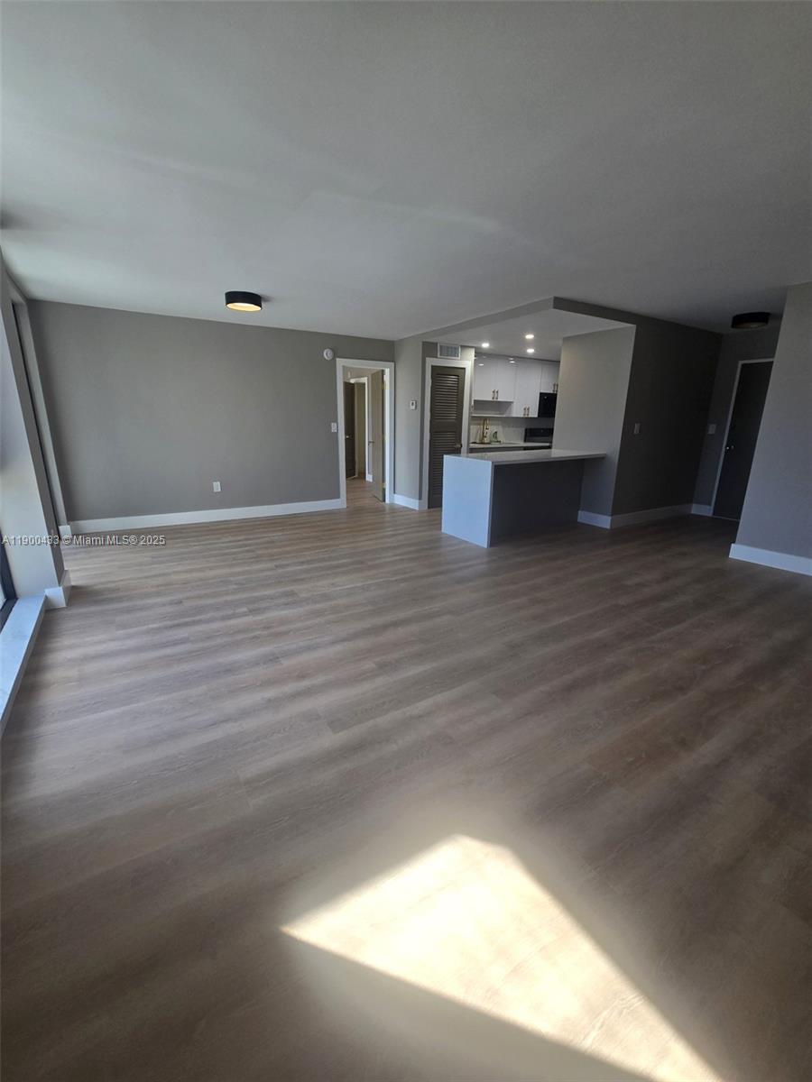 9800 W Bay Harbor Dr 305