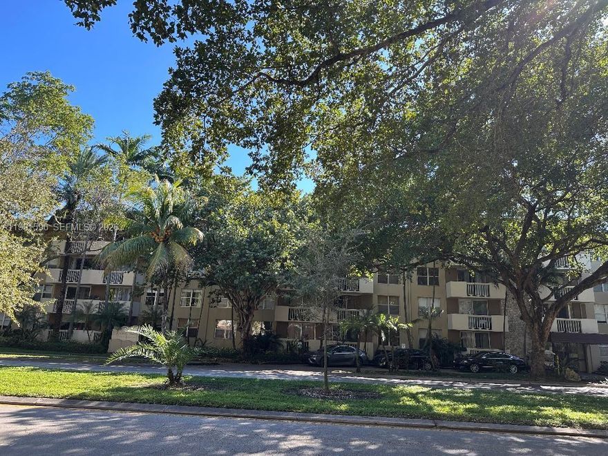 Welcome to this spacious and well located unit in the heart of North Miami. This unit offers a fantastic opportunity for buyers looking to customize and create their ideal living space. Priced to sell and full potential,  this unit is ideal for both end-users and investors. Don't miss this chance to own in a prime location with endless possibilities! Seller is motivated!