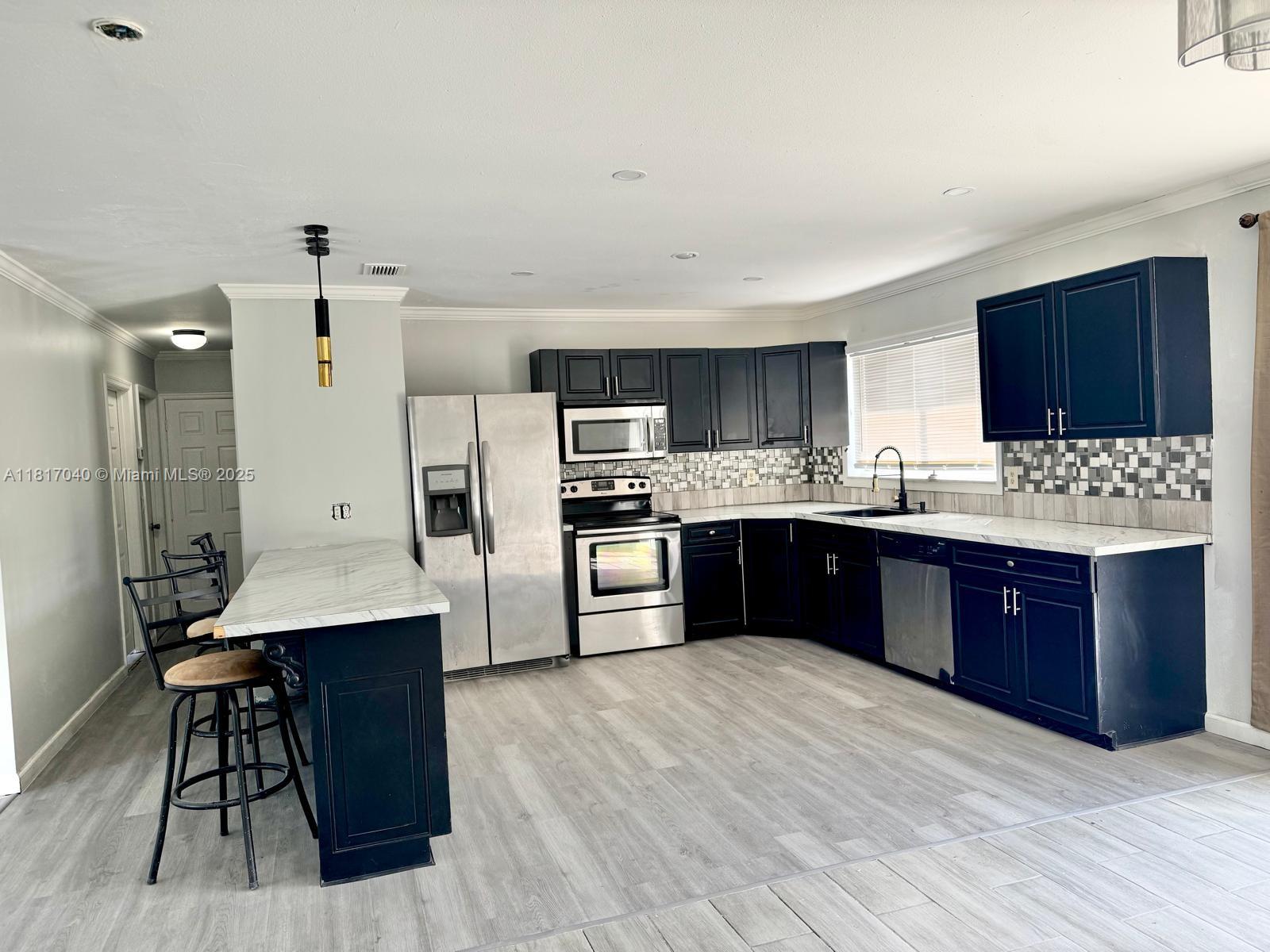 BEAUTIFUL 3 BED /2 BATH, BIG FENCE BACKYARD, HUGE PATIO, REMODELED HOME, LOCATED IN A COLDESAC, WOOD FLOORS,STAINLESS STEEL APPLIANCES, UPGRADED BATHROOMS. IMMACULATE HOME. CENTRALLY LOCATED.