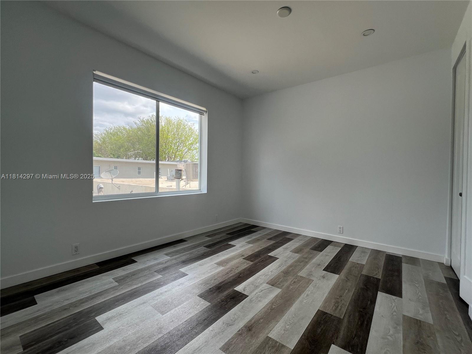 PALM GROVE - Residential Lease