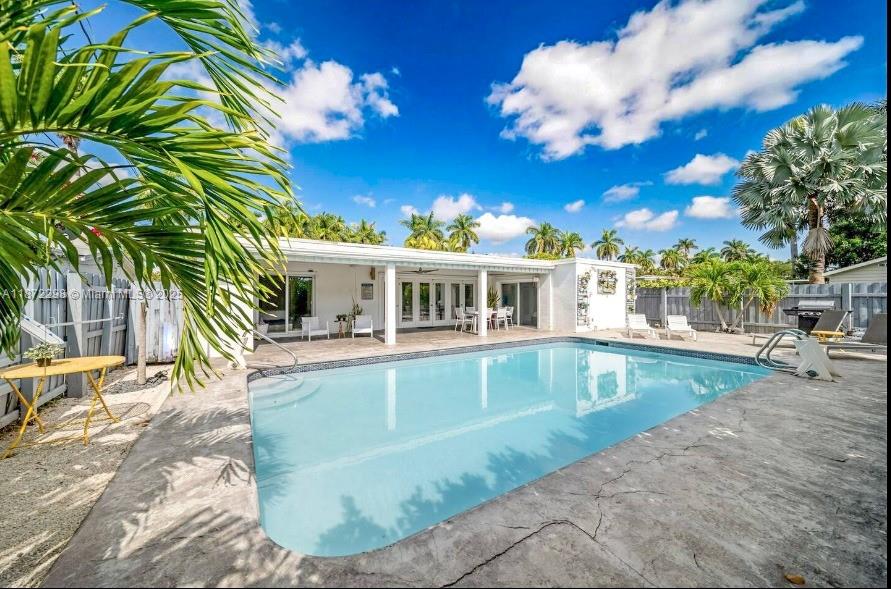 COUNTRY CLUB HOMES - Residential