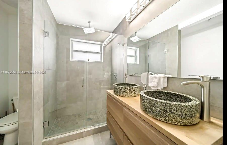 COUNTRY CLUB HOMES - Residential