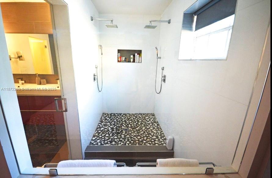 COUNTRY CLUB HOMES - Residential