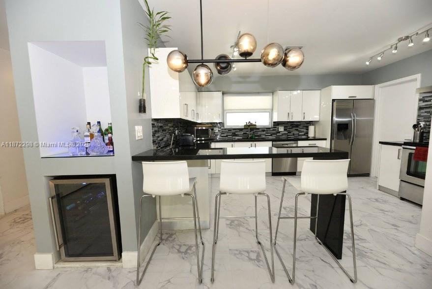 COUNTRY CLUB HOMES - Residential