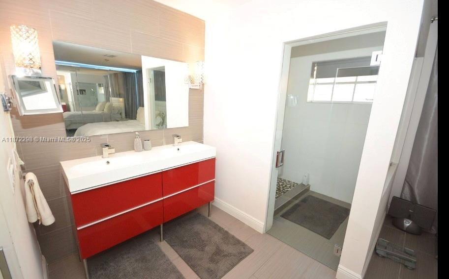 COUNTRY CLUB HOMES - Residential