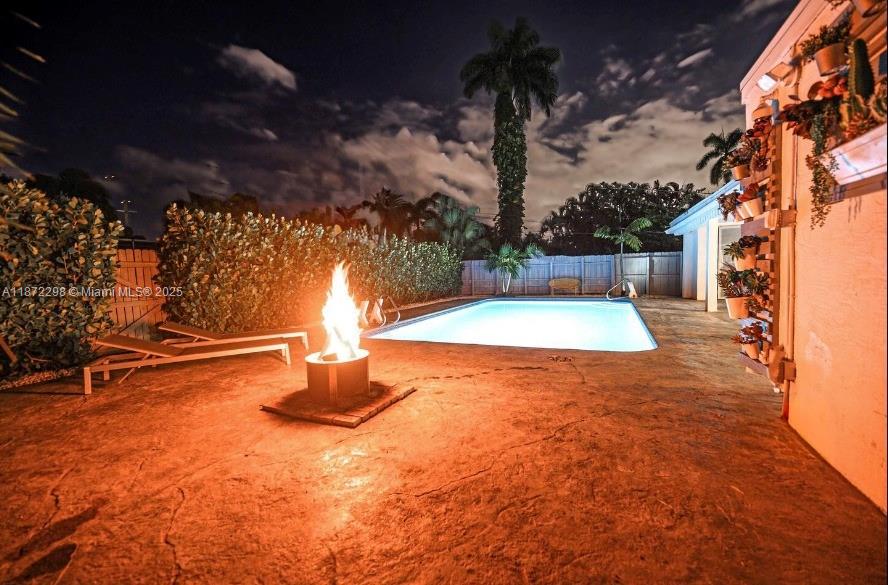 COUNTRY CLUB HOMES - Residential