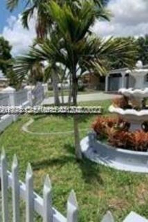 10835 SW 41st Ter Miami FL 33165