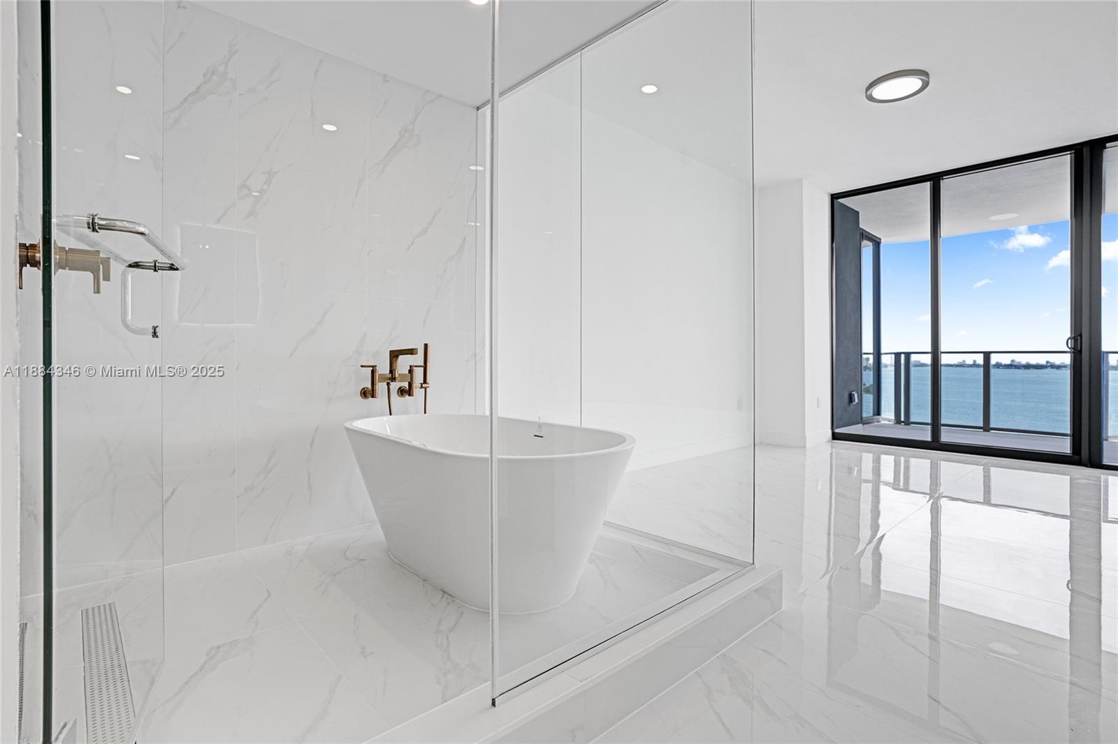 ARIA RESERVE - Residential