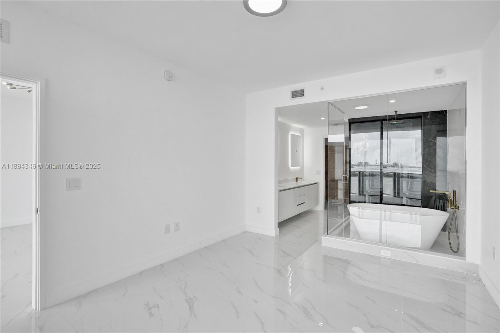 ARIA RESERVE - Residential