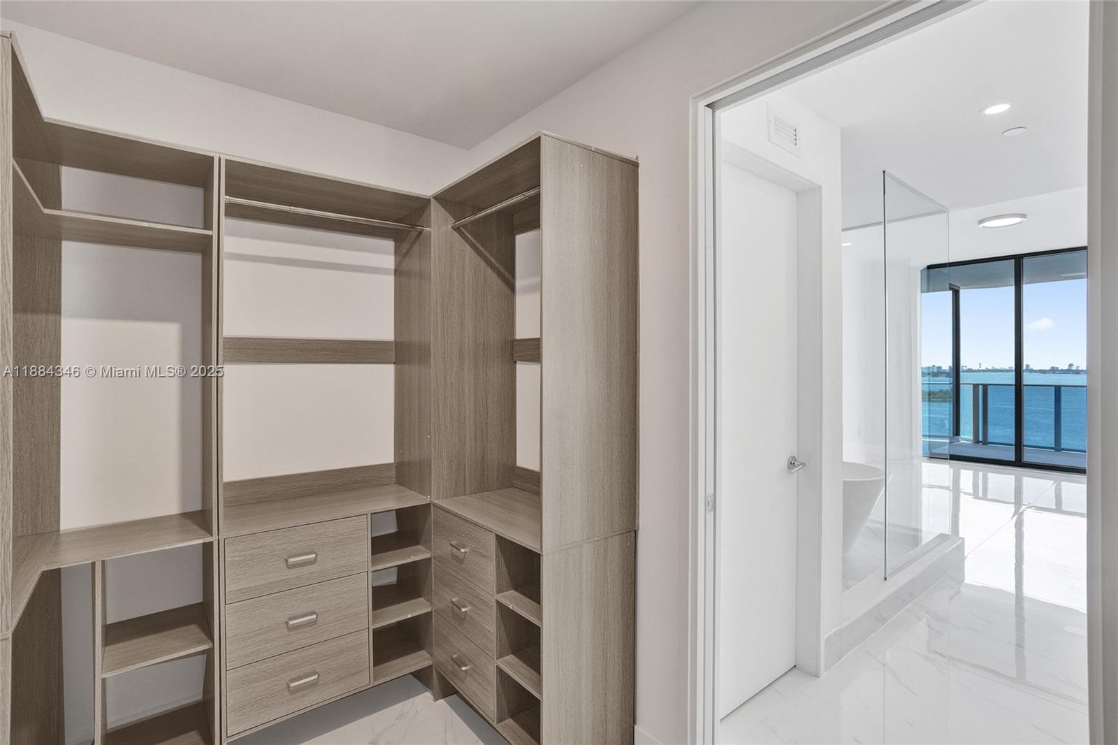 ARIA RESERVE - Residential