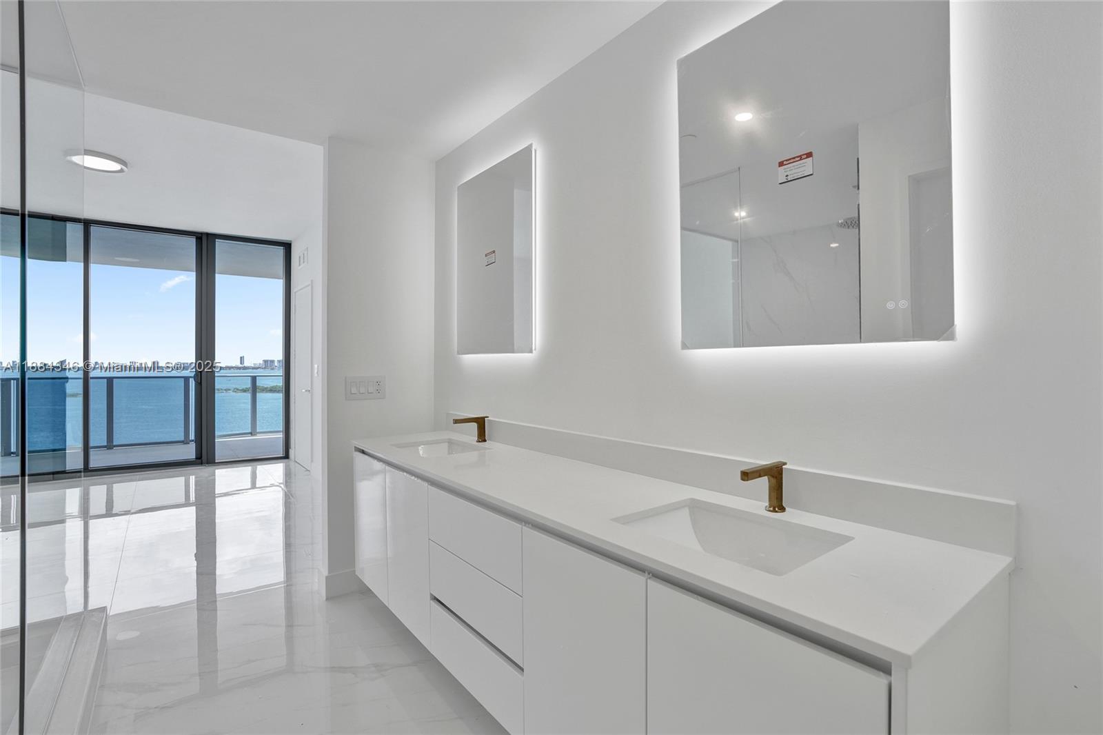 ARIA RESERVE - Residential