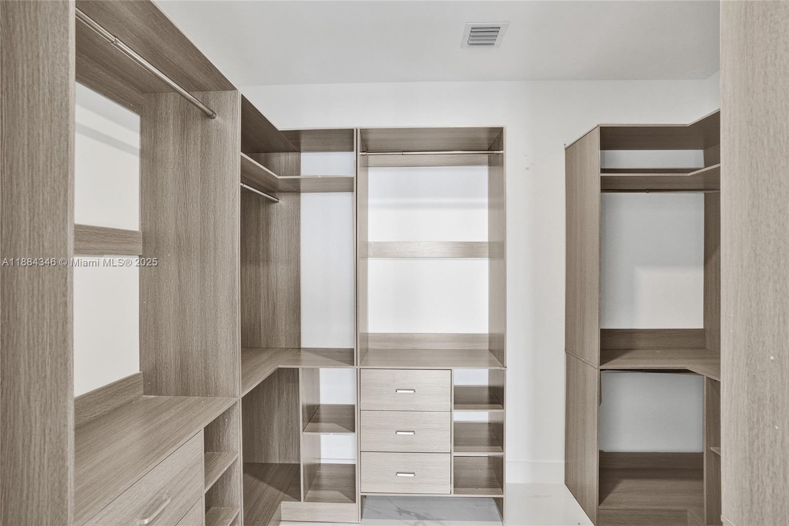 ARIA RESERVE - Residential