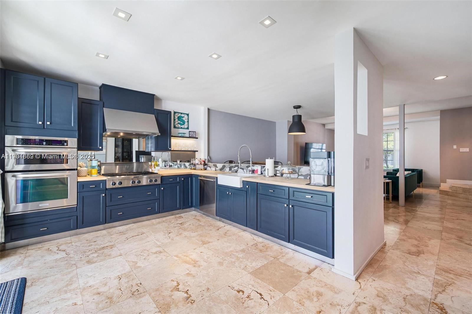 7765 SW 54th Ct 7765