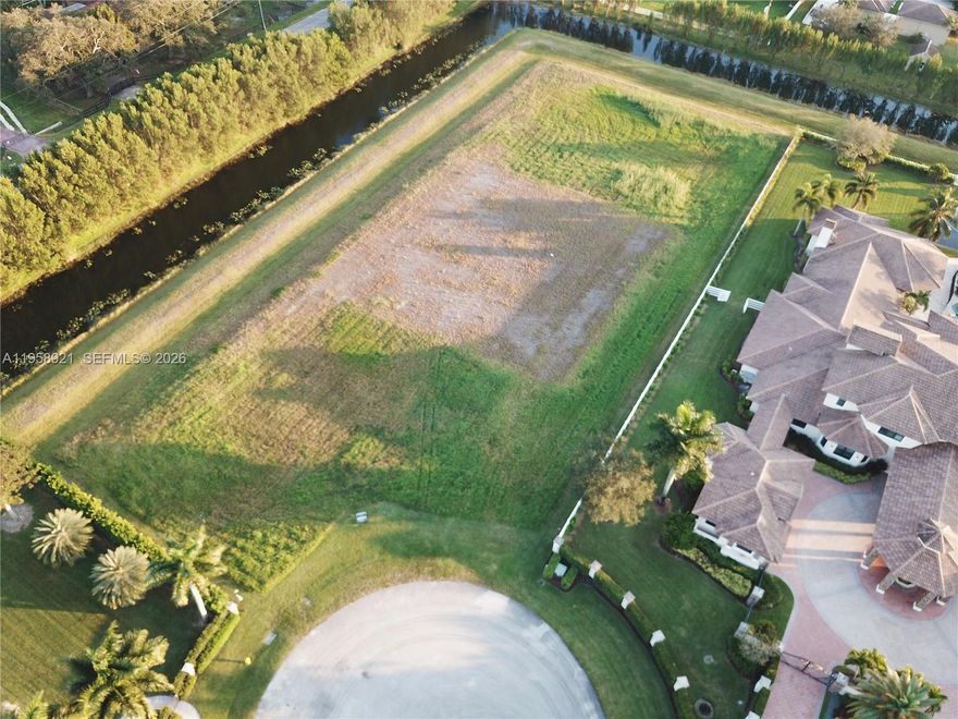 PREMIUM LOT INSIDE LANDMARK RANCH ESTATES!!! Nestled within the quaint town of Southwest Ranches, thisultra-private and exclusive enclave is THE ONLY gated community in town, offering a true estate lifestyleexperience. This expansive 1.9 acres property provides ample space for sport courts, car barn, resort sized pool,guest house, detached gym, among other. Just minutes away from FLL Intl Airport, at the Heart of South Florida!This 273'x495' cul de sac lot can accomodate estates ranging from 5000sf to over 15,000sf. The community hasjust 44 estate sites, of which only few remain, and this offering represent one of the last corners available!Landmark is the preferred location for VVIP buyers looking for PRIVACY, TRANQUILITY, ACCESIBILITY and VALUE. Lot sale requires building one of the predesigned or a custom estate home with the developer/builder.