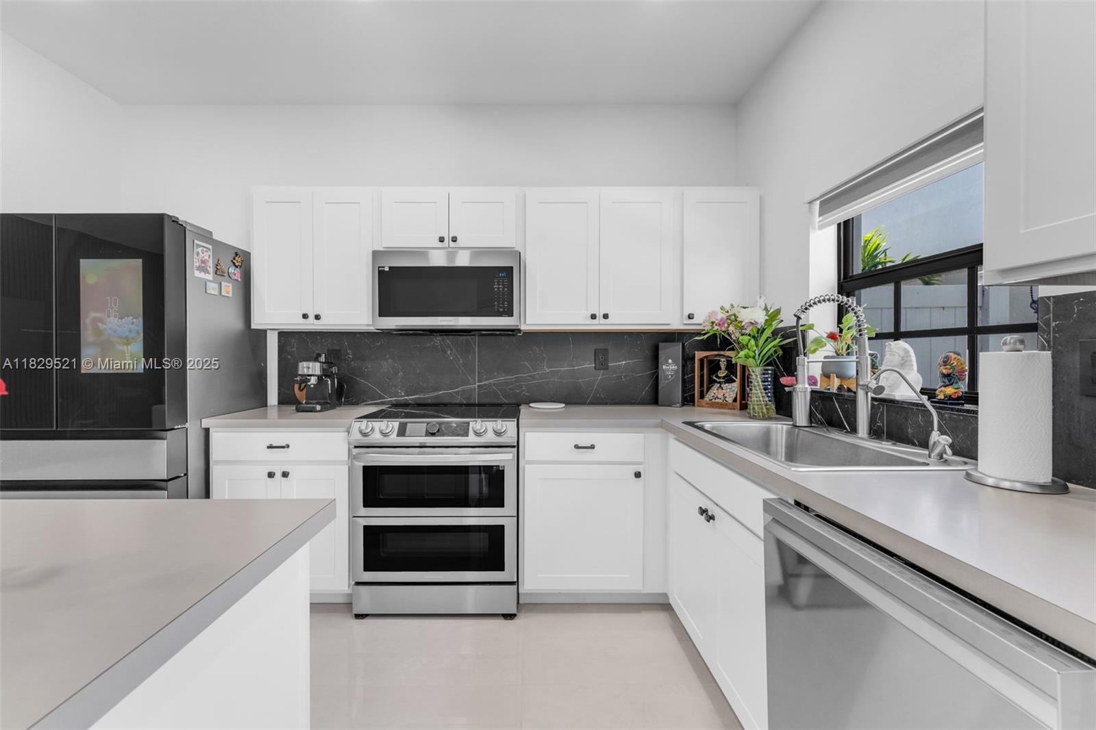 617 SW 11th St, Florida City, FL, 33034/$415,000 1 617 SW 11th St