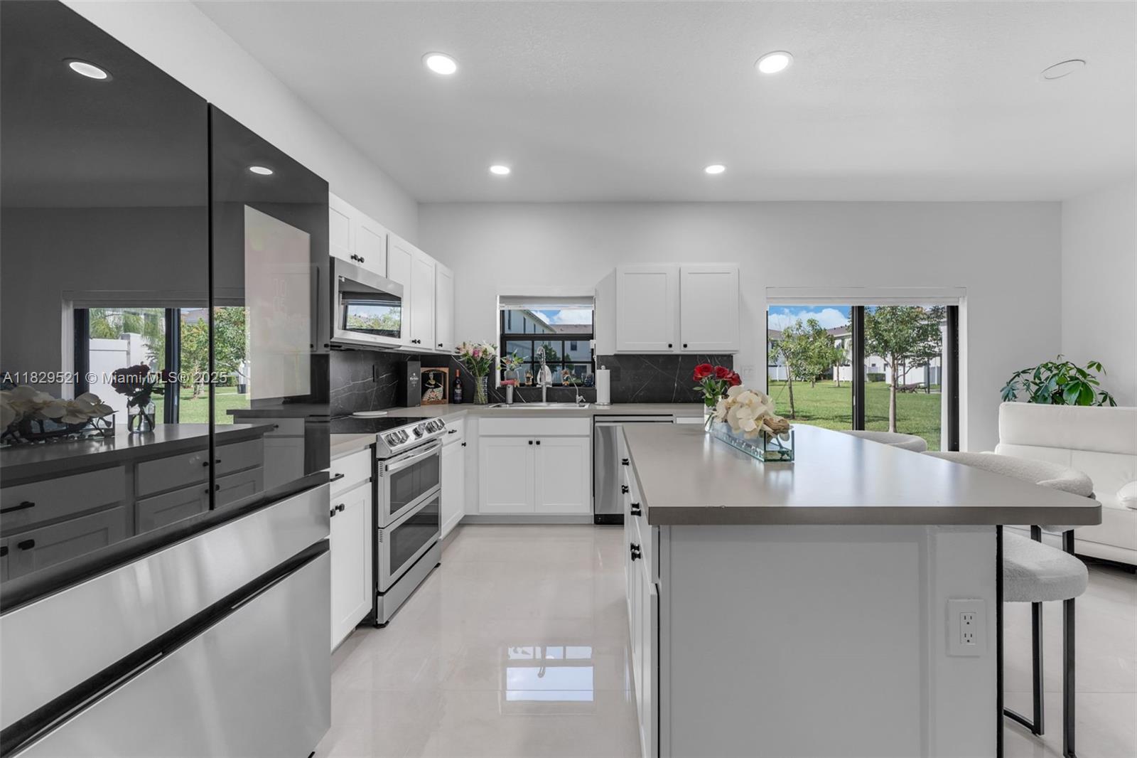 617 SW 11th St, Florida City, FL, 33034/$415,000 2 617 SW 11th St