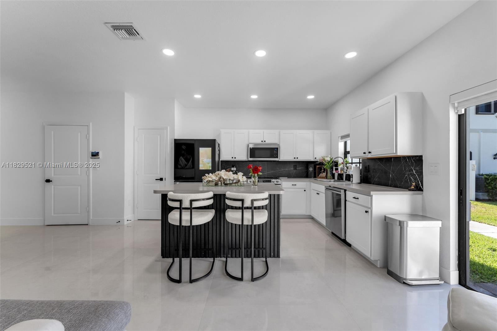 617 SW 11th St, Florida City, FL, 33034/$415,000 3 617 SW 11th St