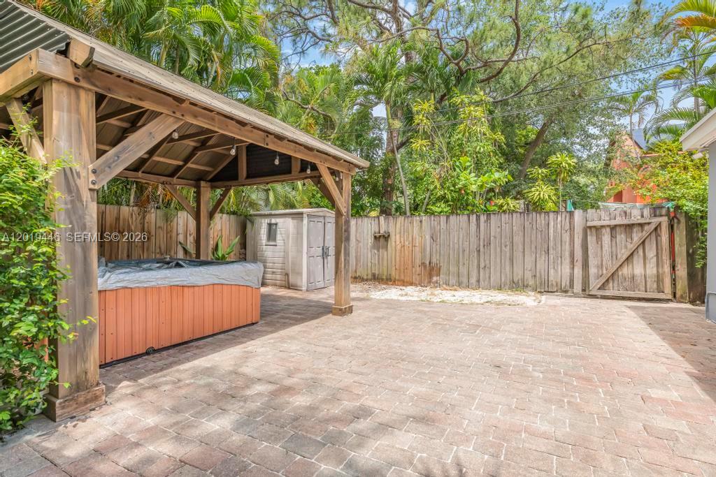 SILVER BLUFF EST SEC C - Residential