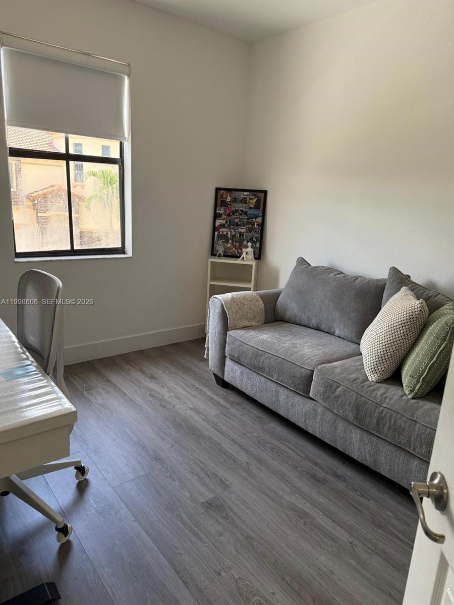 DORAL BREEZE - Residential Lease