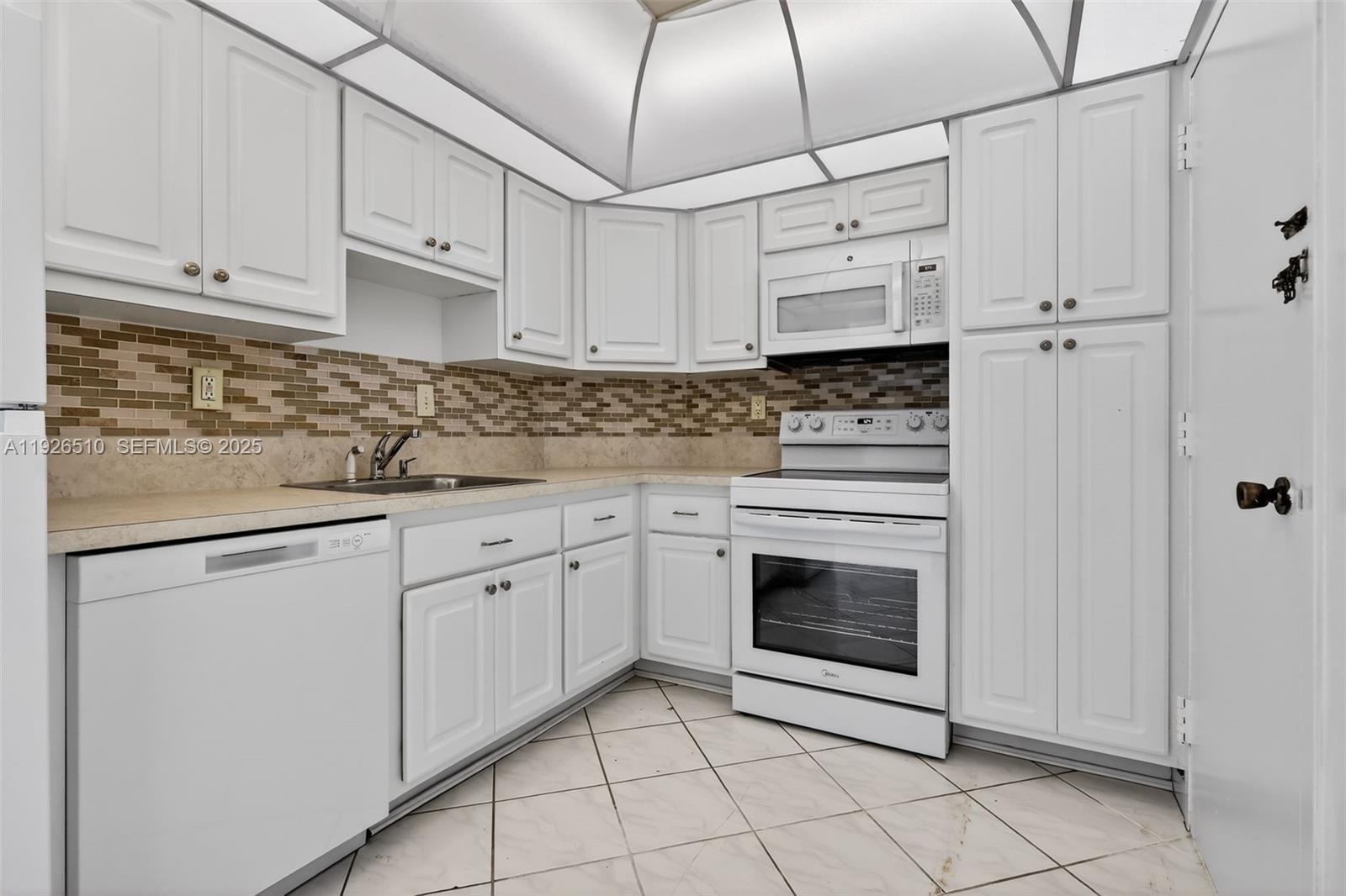 ARLEN HOUSE CONDO - Residential