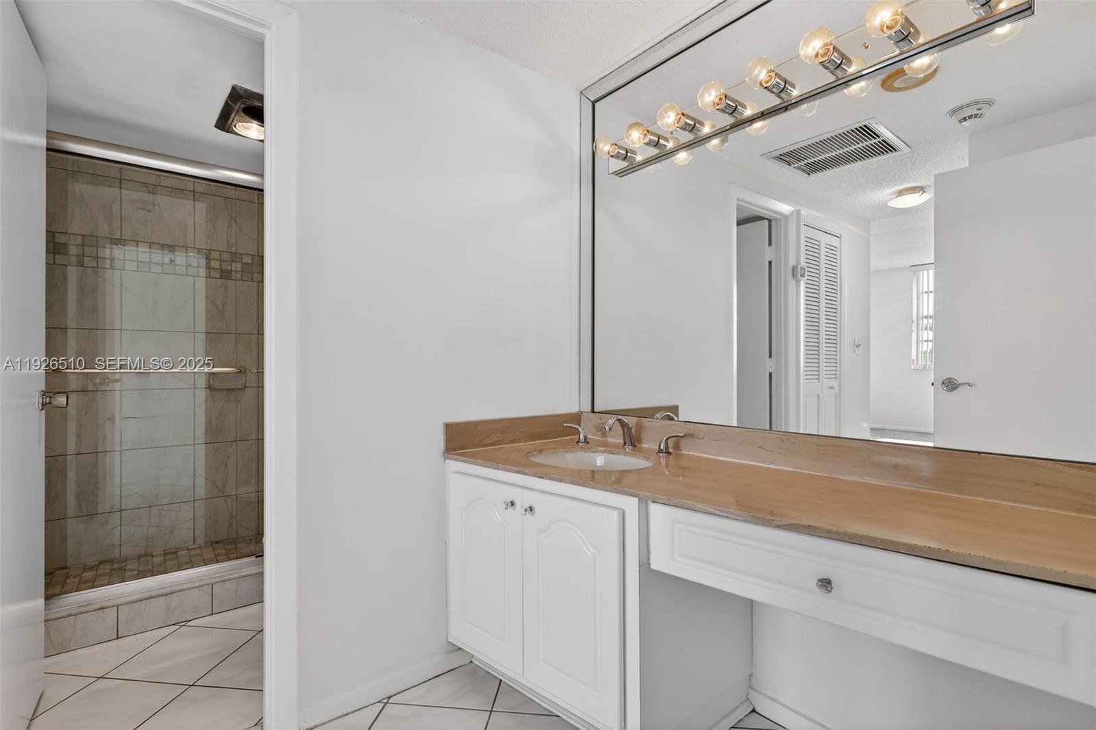 ARLEN HOUSE CONDO - Residential