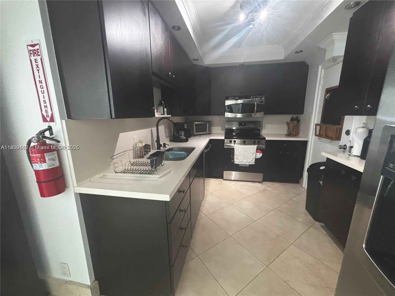 TIDES ON HOLLYWOOD BEACH - Residential Lease