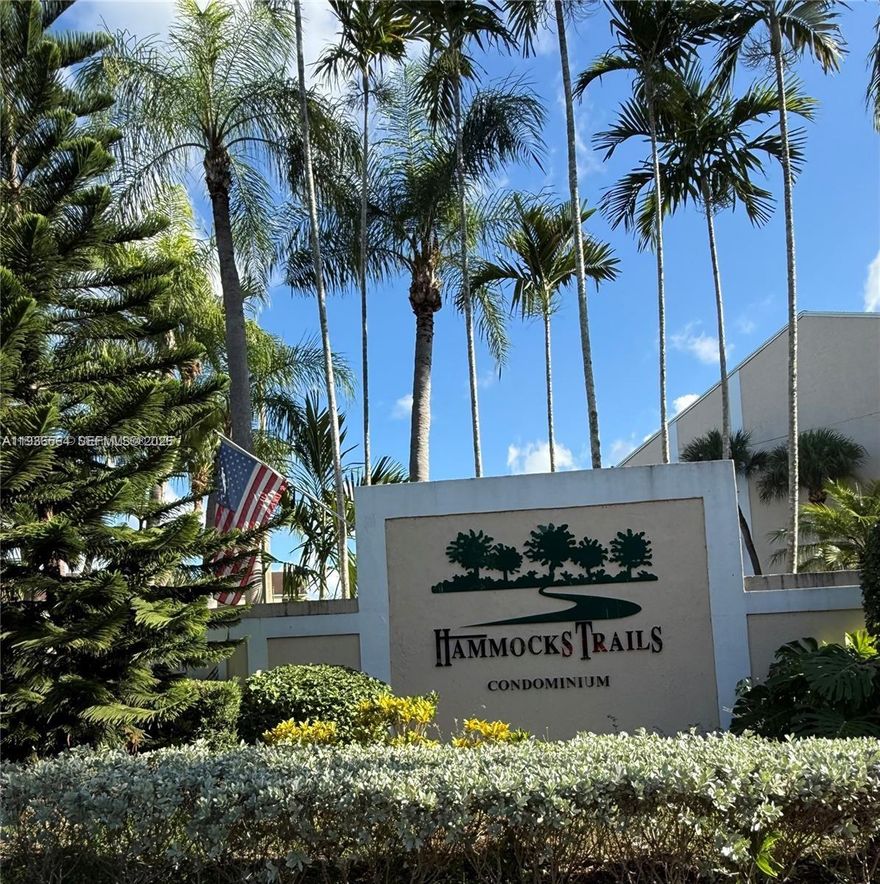 Excellent location and great rental opportunity!Ground-floor 1 bedroom / 1 bathroom apartment located in the well-known and peaceful Hammocks Trail community. This unit offers comfort and easy access, ideal for those seeking a relaxed lifestyle in a well-maintained environment.The community features nature trails, green areas, lakes, and recreational spaces, perfect for walking, exercising, or enjoying the outdoors. Its strategic location provides quick access to supermarkets, restaurants, shopping centers, schools, and major roadways, combining residential tranquility with urban convenience.
The apartment offers a functional layout and the advantage of being on the first floor, providing greater comfort and accessibility. Ideal for a single person or a couple who values a safe and well-located community.
Don’t miss the opportunity to live in one of the most desirable areas of Hammocks!Available February 1.