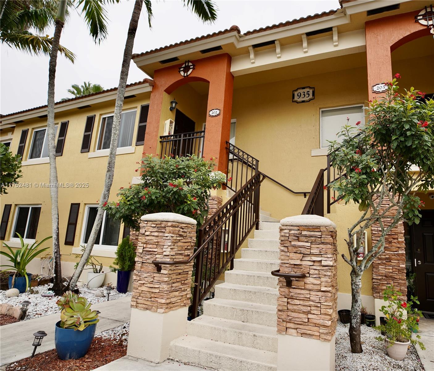 Property for Sale at 935 33rd Ter 202, Homestead, Miami-Dade County, Florida - Bedrooms: 2 
Bathrooms: 2  - $239,000