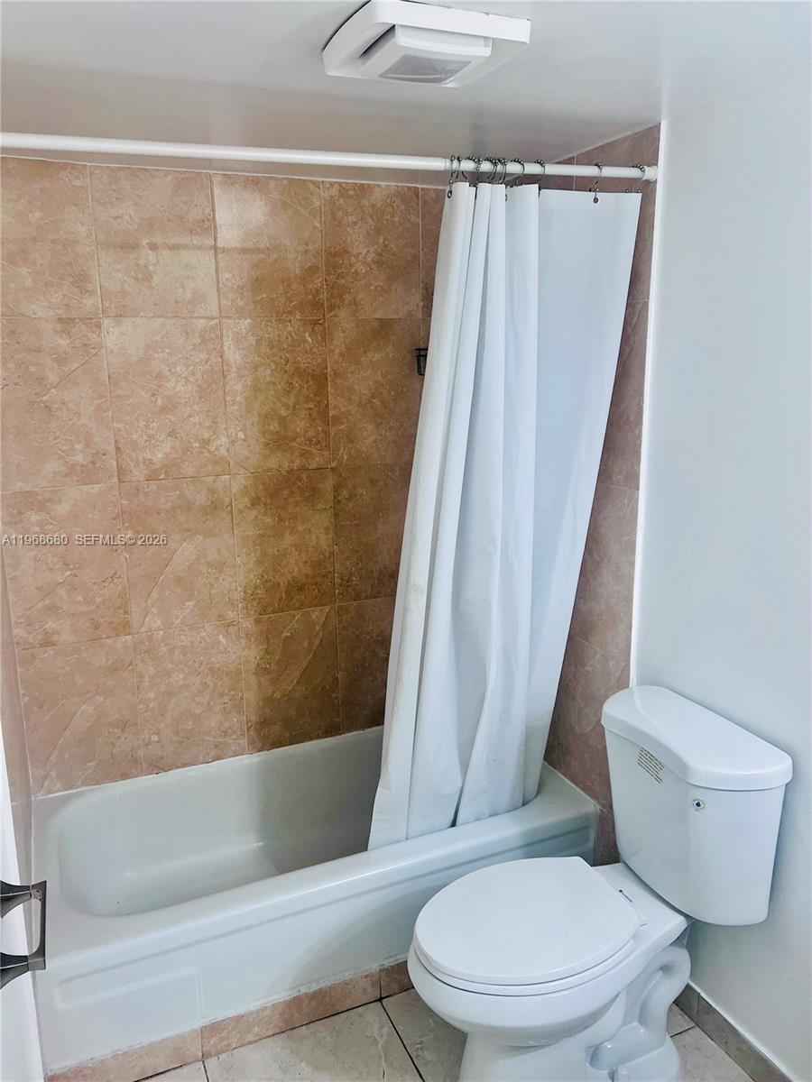 SABAL POINTE CONDO - Residential Lease