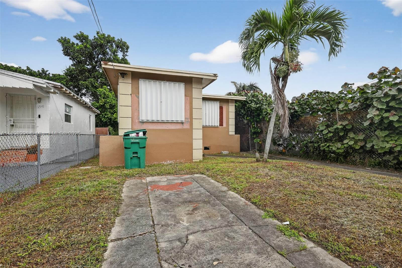 1537 NW 70th St
