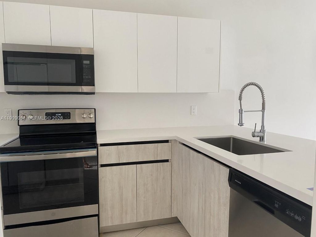 Photo of 219 SE 8th St #601, Hallandale Beach, FL 33009 (MLS # A11999058)