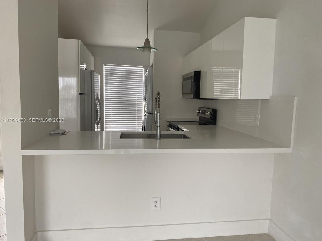 Photo of 219 SE 8th St #601, Hallandale Beach, FL 33009 (MLS # A11999058)