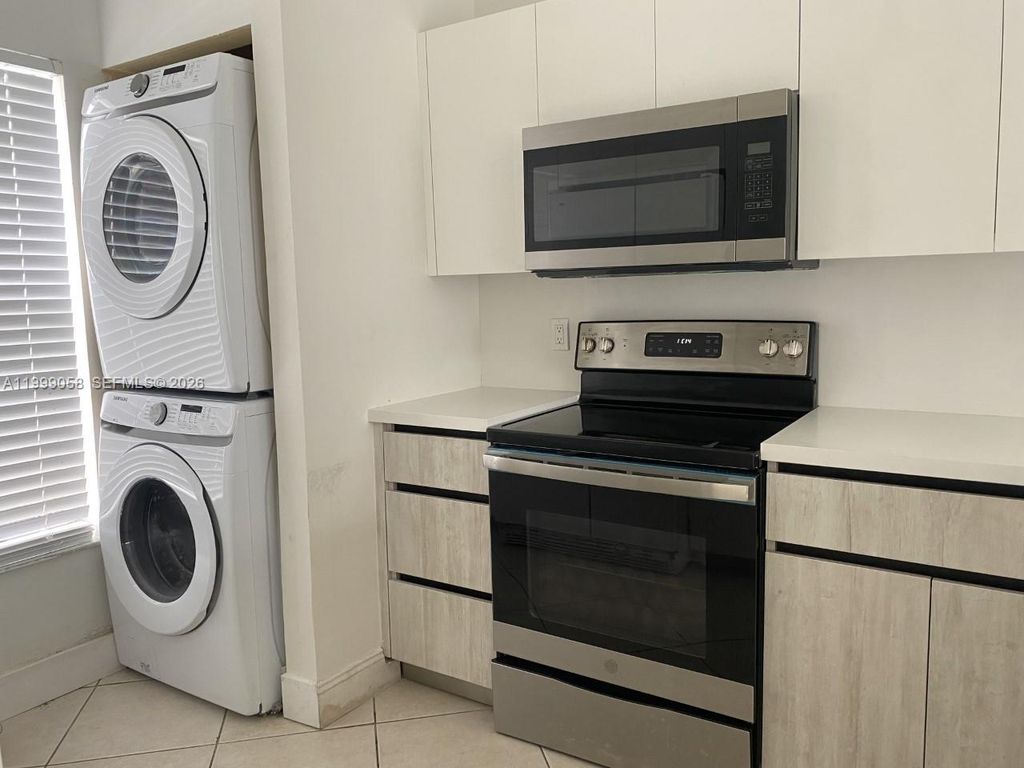 Photo of 219 SE 8th St #601, Hallandale Beach, FL 33009 (MLS # A11999058)