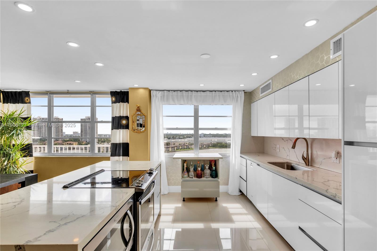 ADMIRALS PORT CONDO WEST - Residential